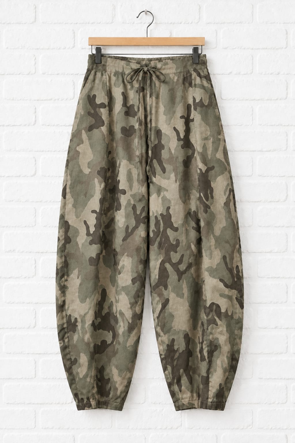 Pantalón camuflaje militar tono claro - vista percha