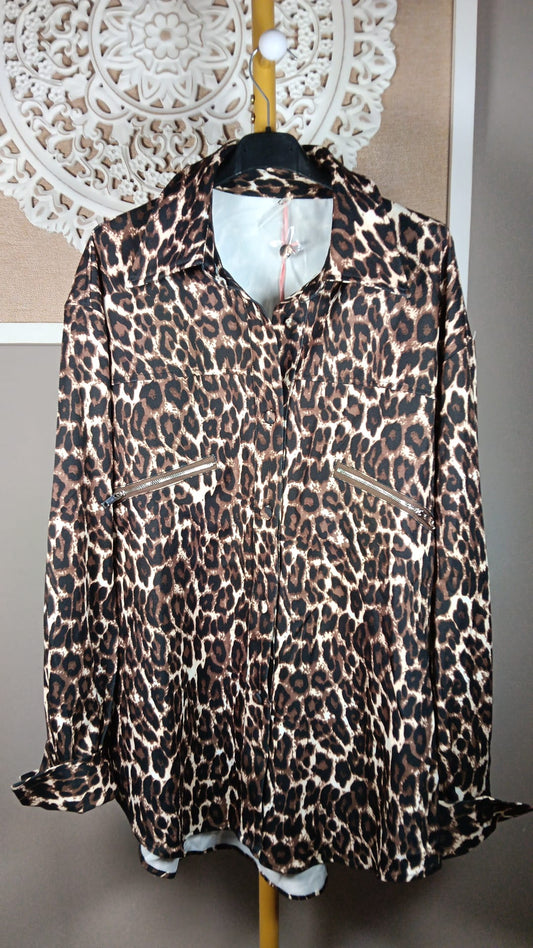 Sobrecamisa animal print leopardo - detalle cuello y cremalleras