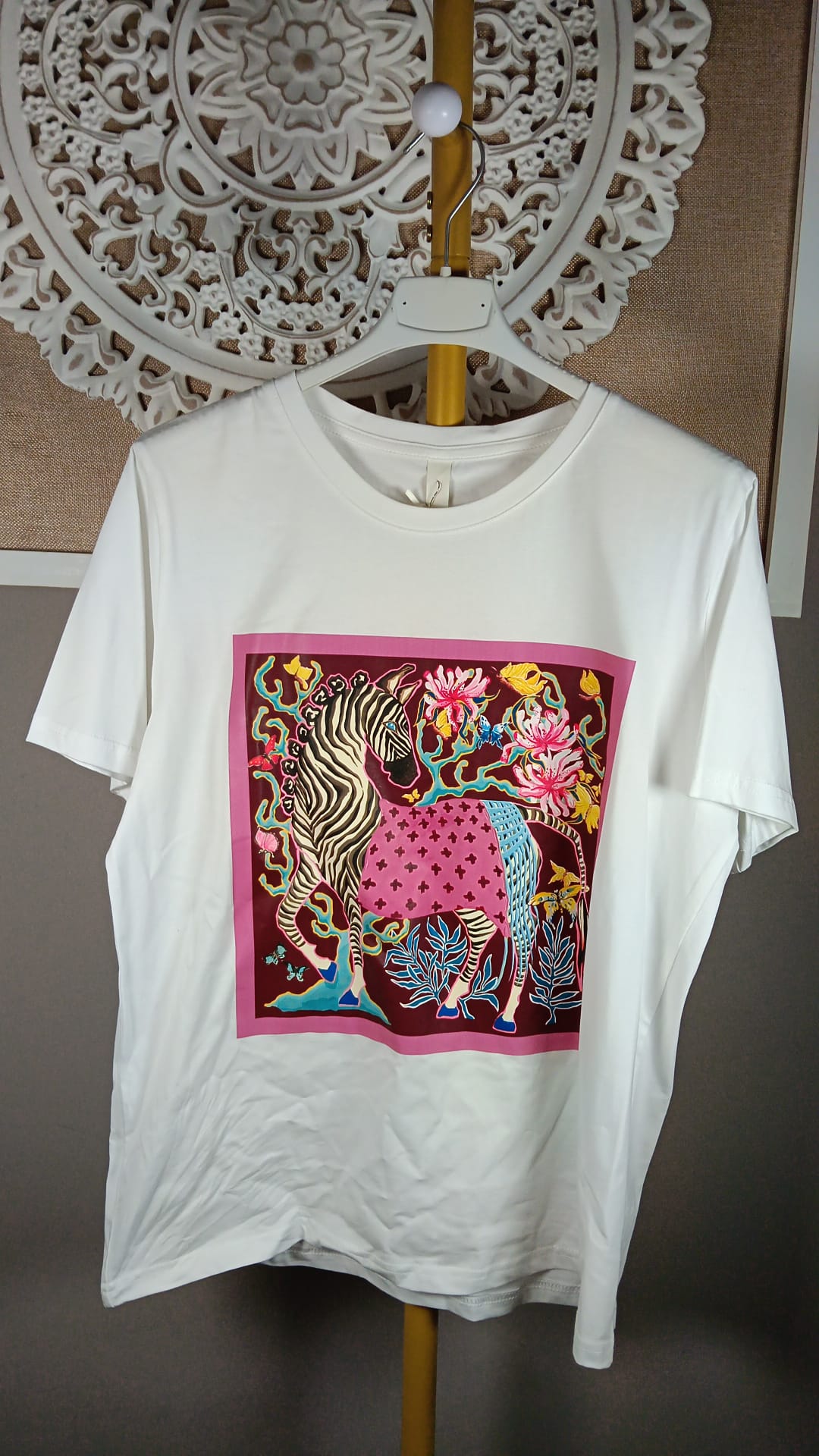 Camiseta cebra estampado artístico - vista completa percha