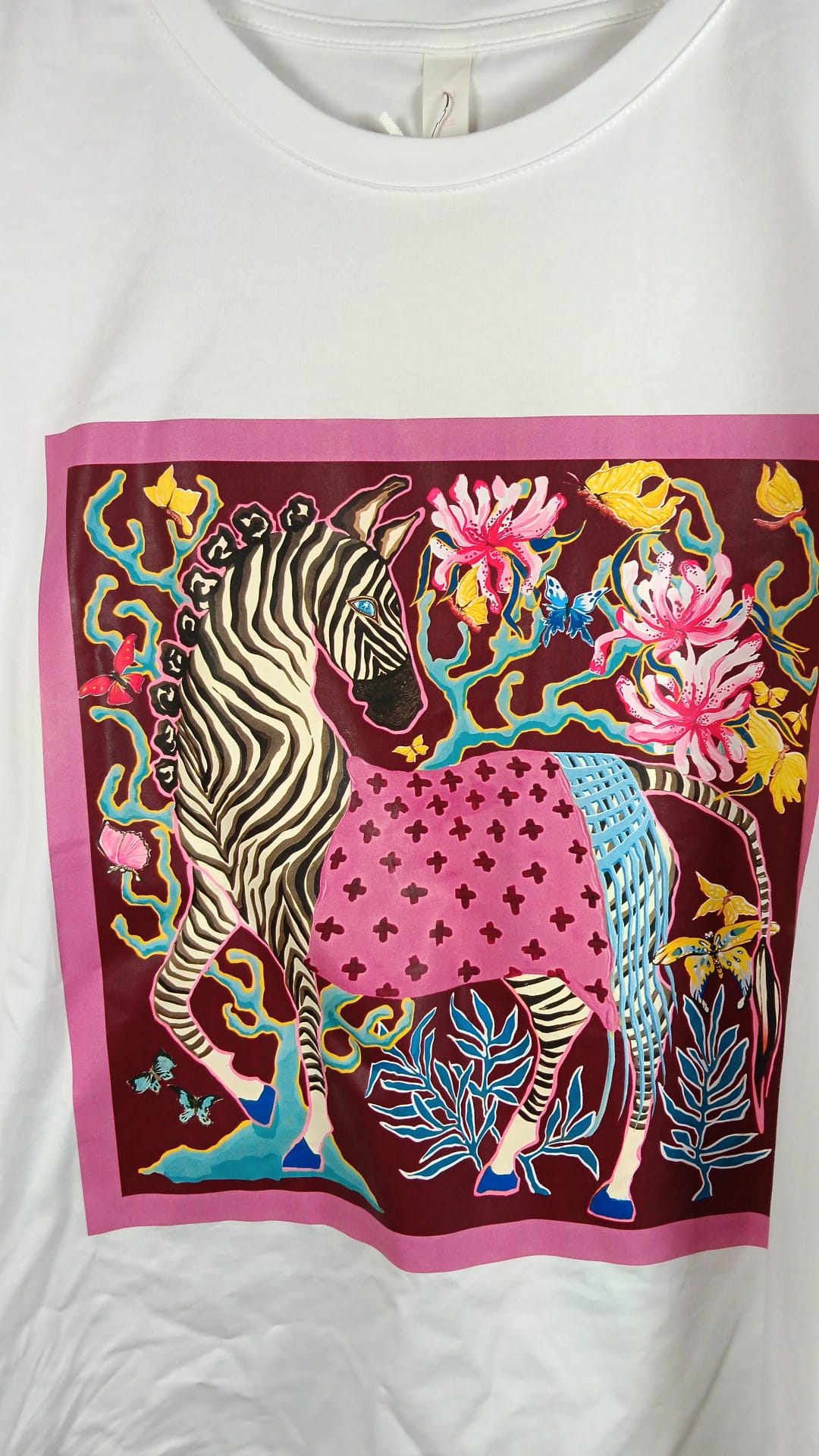 Camiseta cebra estampado artístico - detalle estampado