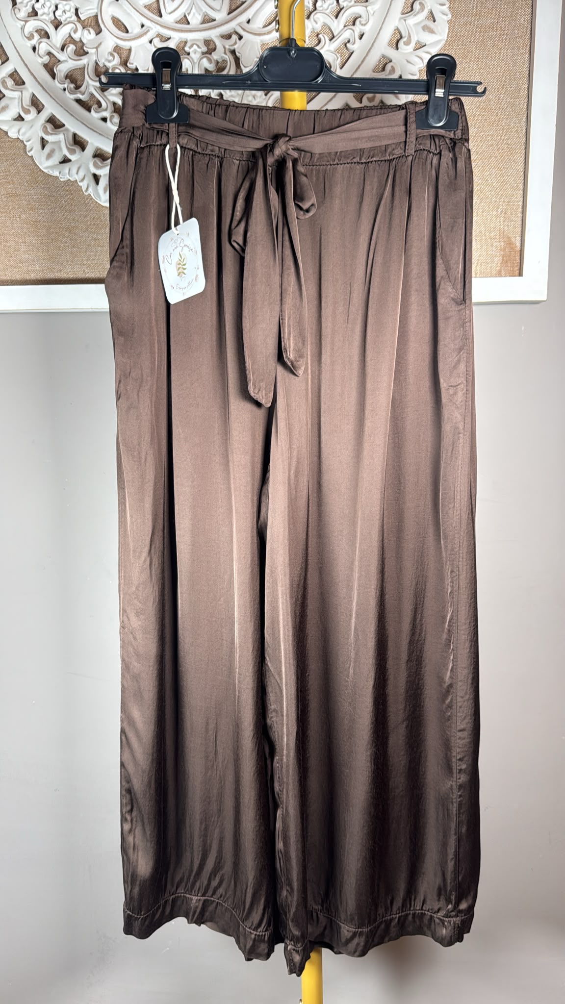 Pantalón JOT de raso azul marino con cintura elástica y lazada