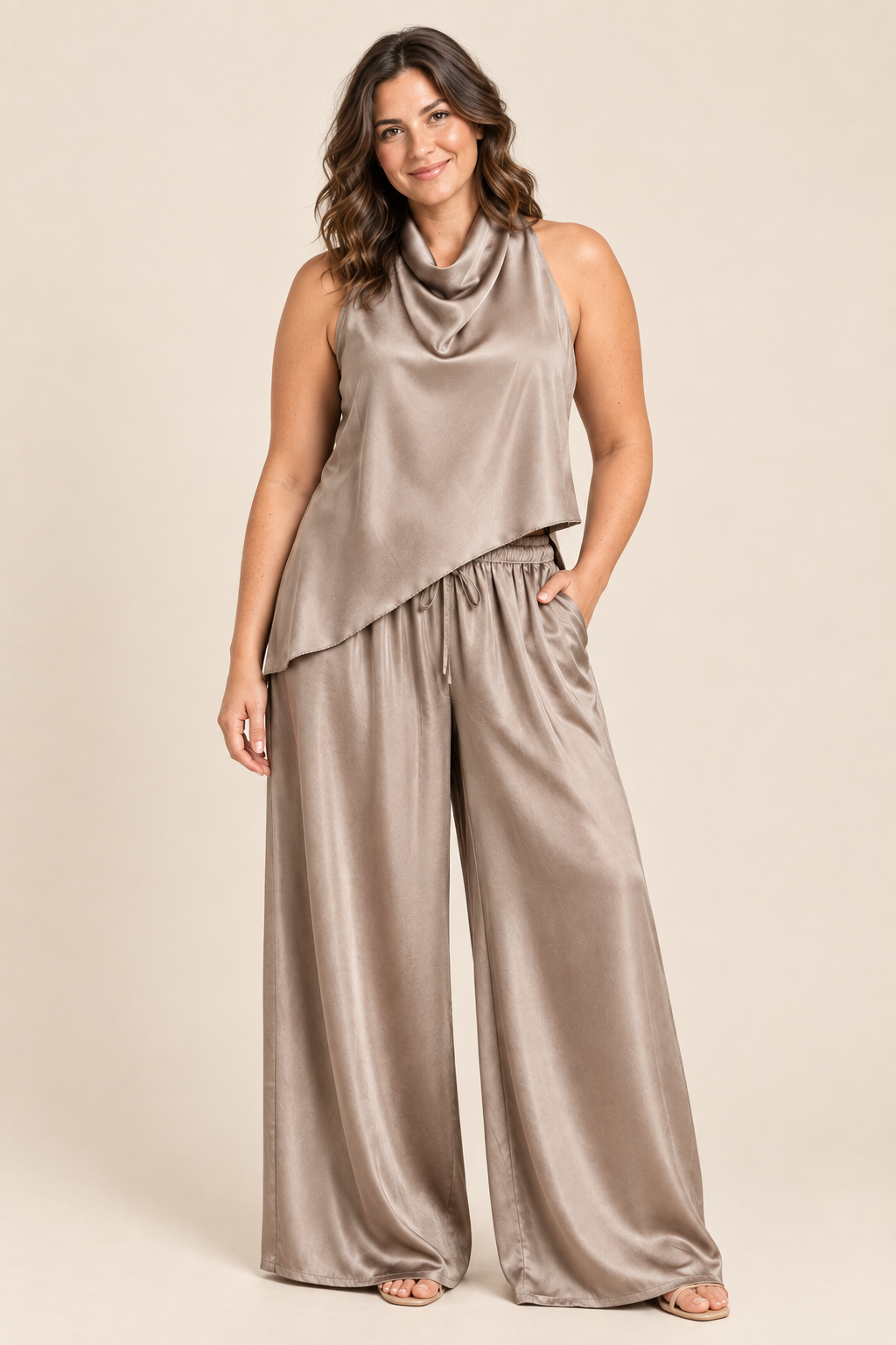 Otra modelo talla 44 con el conjunto taupe