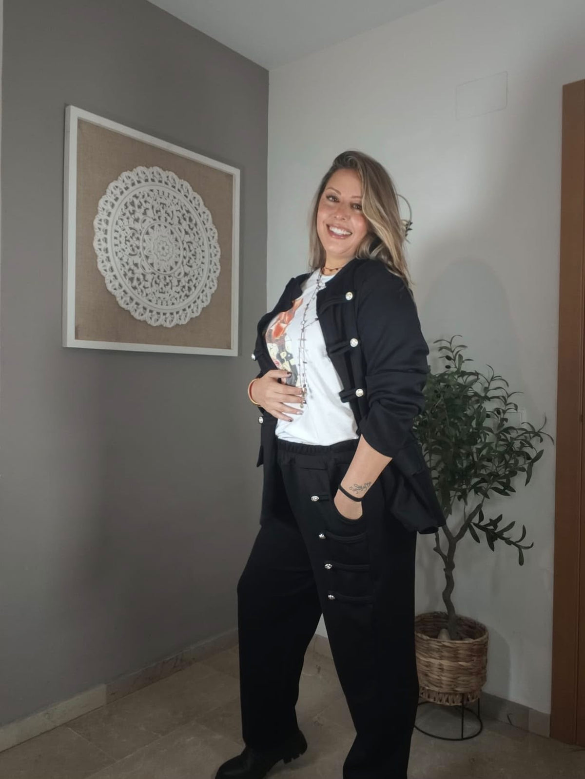 Pantalón negro de capa de aire con botones