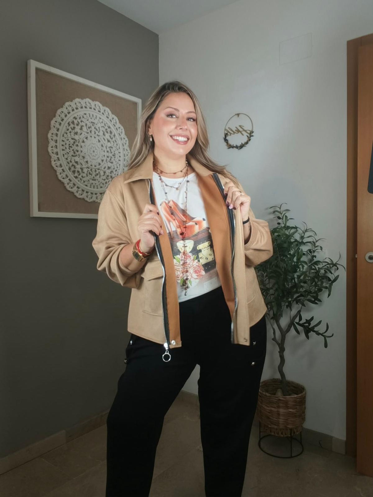 Chaqueta de antelina con cuello de polipiel