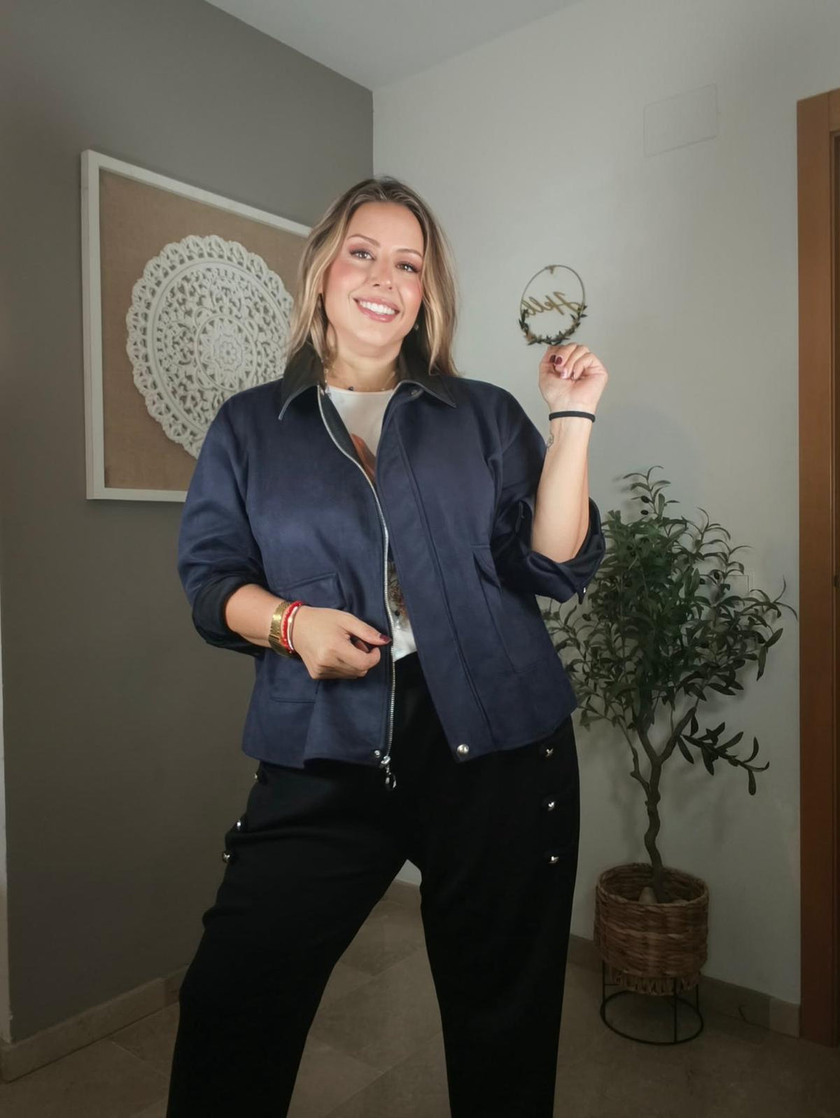 Chaqueta de antelina con cuello de polipiel