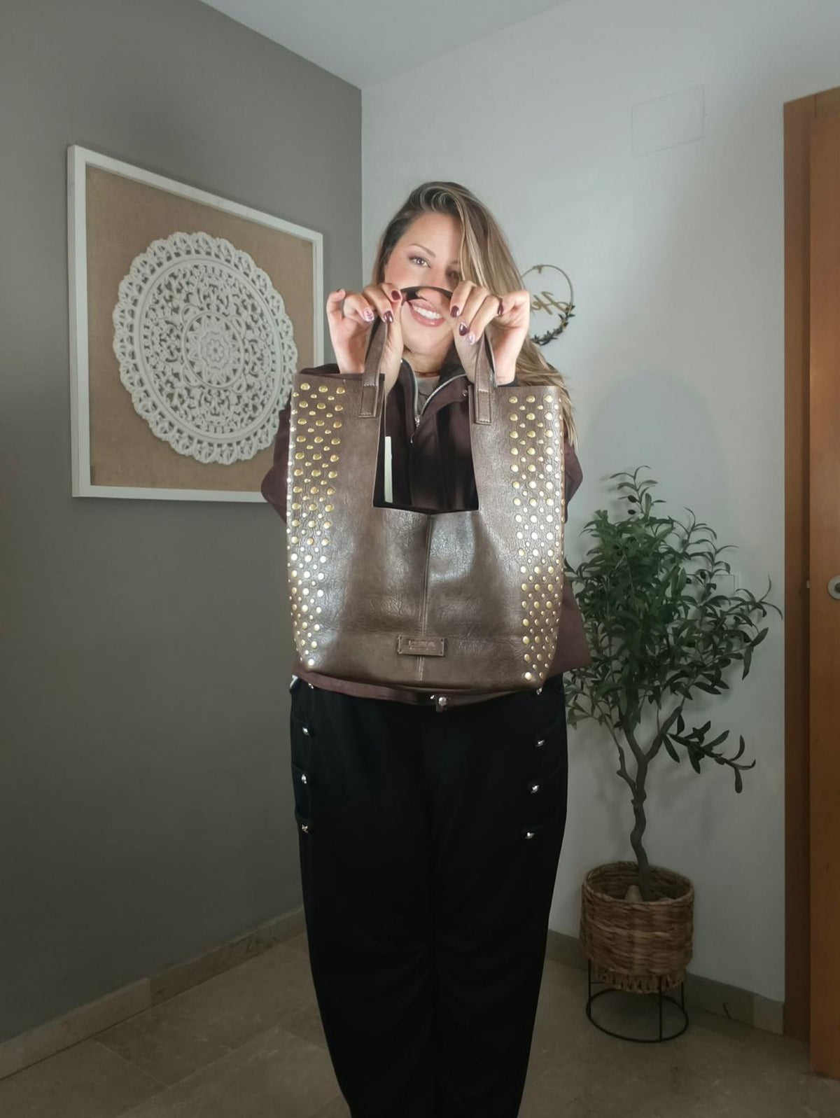 Bolso Vintage con tachuelas doradas y bolso interior extraíble
