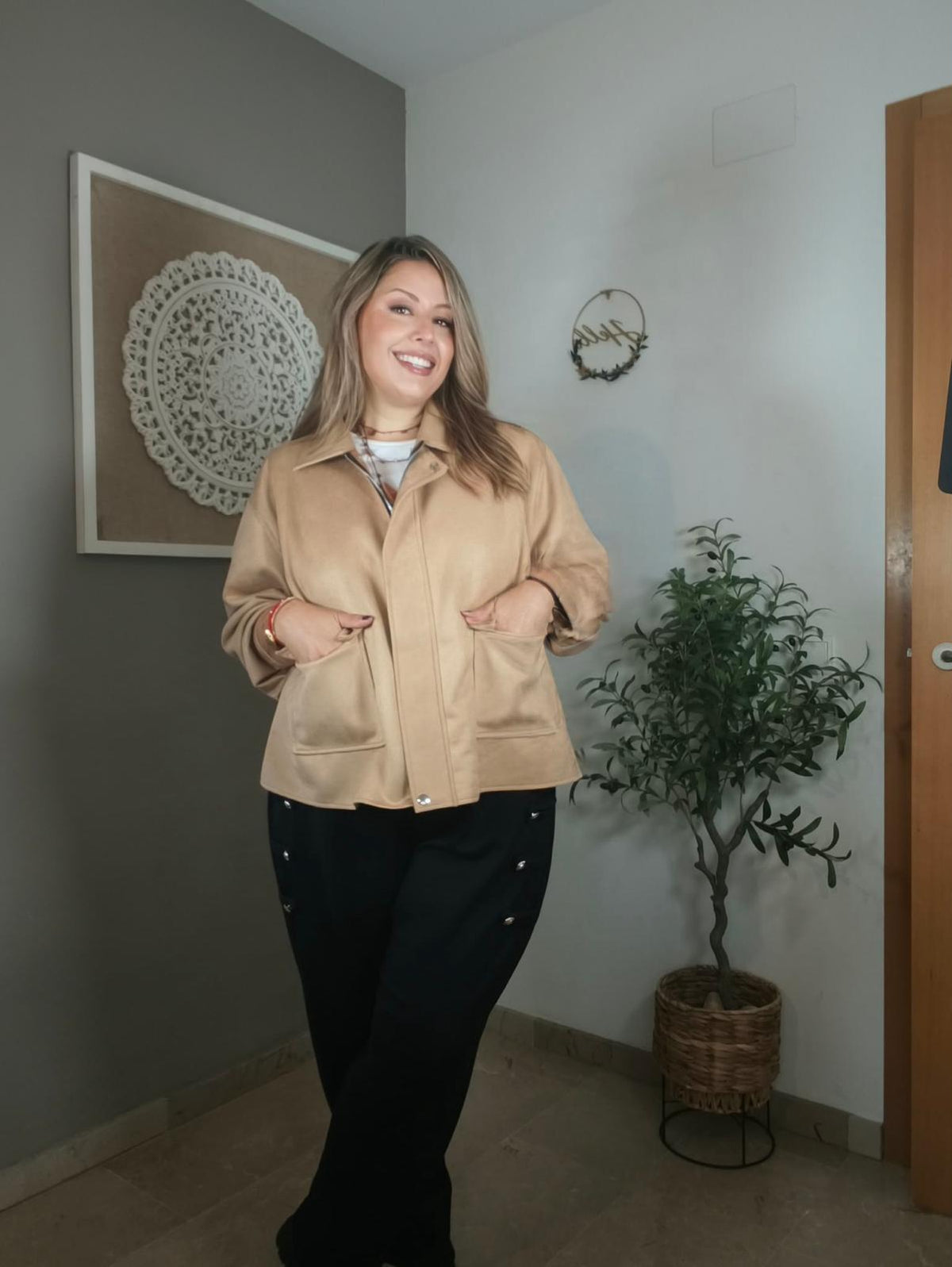 Chaqueta de antelina con cuello de polipiel