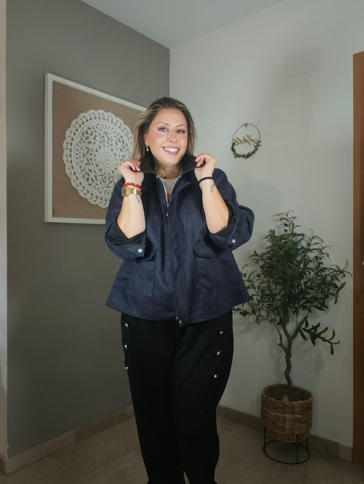 Chaqueta de antelina con cuello de polipiel