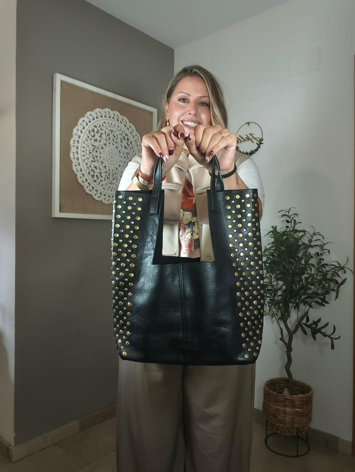 Bolso Vintage con tachuelas doradas y bolso interior extraíble