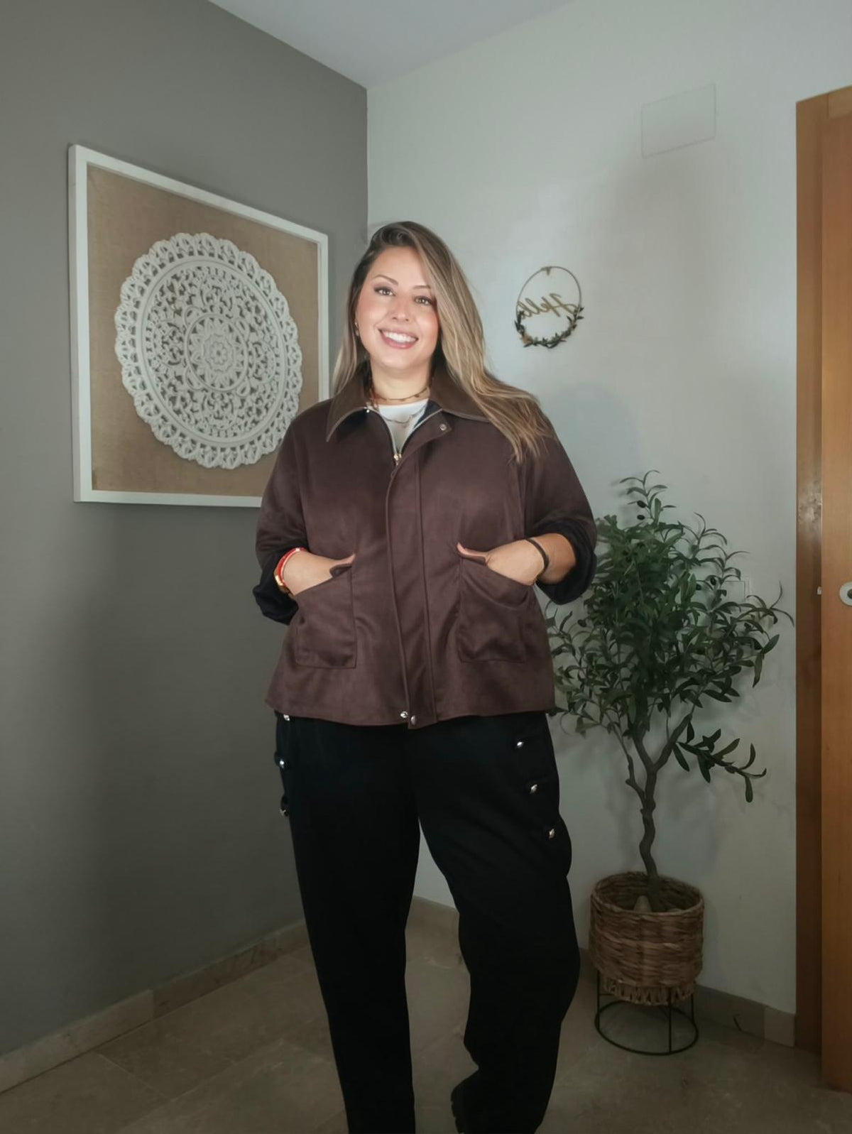 Chaqueta de antelina con cuello de polipiel