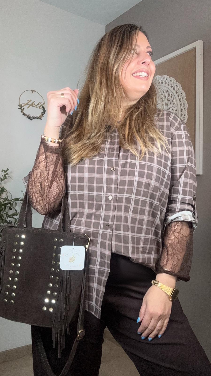 🤎 Camisa de Cuadros Marrones con Mangas de Encaje