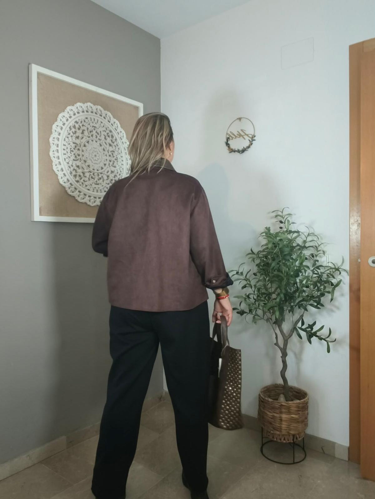 Chaqueta de antelina con cuello de polipiel