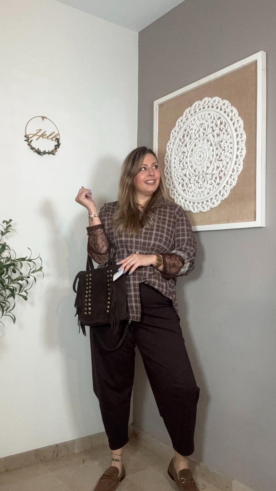 🤎 Camisa de Cuadros Marrones con Mangas de Encaje